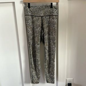 Women’s Nike Dri-Fit Animal Print Leggings Size Medium